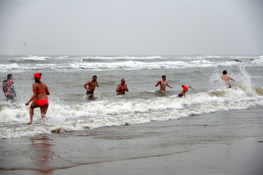 ../Images/Nieuwjaarsduik Nederzandt 2017 083.jpg